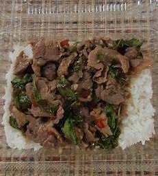 ผัดกะเพราเนื้อราดข้าว