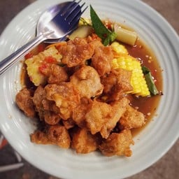 ยำไส้ทอด