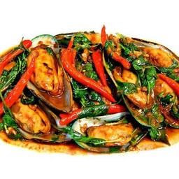 หอยแมงภู่ผัดพริกเผาราดข้าว