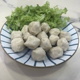 ลูกชิ้นทอด สามสาว