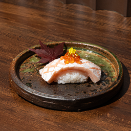 A6 ซูชิท้องแซลมอน