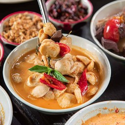 แกงเผ็ดลูกชิ้นหมู