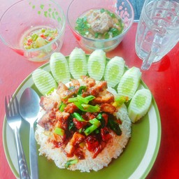 ร้านเจ๊ดร อาหารตามสั่ง ส้มตำ ก๋วยเตี๋ยว