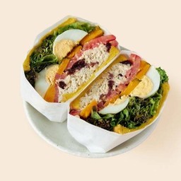 แซนด์วิชขนมปังฟักทองสลัดอกไก่ อัลมอนด์ แครนเบอรี่ Chicken Almond Cranberry SW