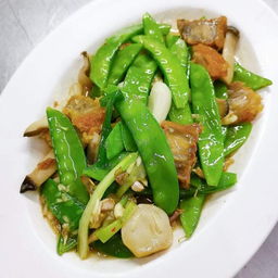 ถั่วลันเตาผัดหมูกรอบ