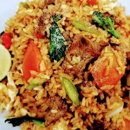 ข้าวผัดเนื้อ