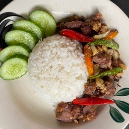ข้าวหมูทอดกระเทียมพริกสด