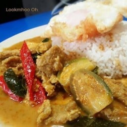 ผัดเครื่องแกงเขียวหวาน  ราดข้าว