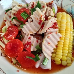 ยำหมูยอไข่แดง