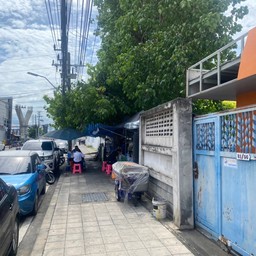 ร้านก๋วยเตี๋ยว ร่มโพธิ์