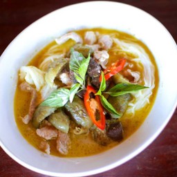 ขนมจีนน้ำแกงเขียวหวานไก่