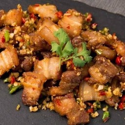 หมูกรอบ คั่วพริกเกลือ เป็นกับข้าว