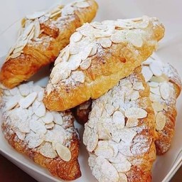 ครัวซองท์อัลมอนด์