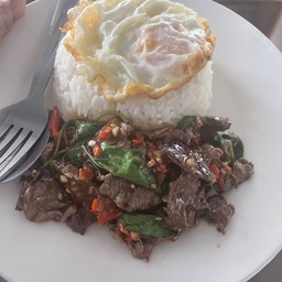 ข้าวราดกระเพราเนื้อ+ไข่ดาว