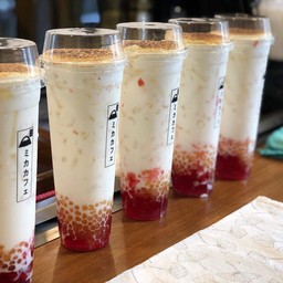 Mika Jelly Strawberry Milk