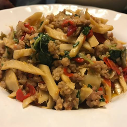 ผัดผริกแกงหน่อไม้ (กับ)