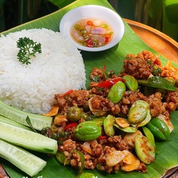 ข้าวผัดเผ็ดสะตอหมูสับ