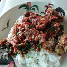 กระเพราเนื้อชิ้น  หรือ  เนื้อสับ