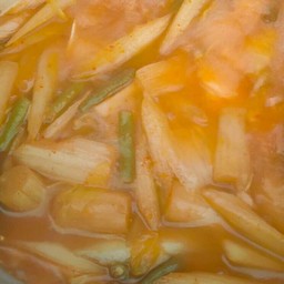 แกงส้มกุ้งผักรวม