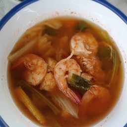 เเกงส้มผักรวมกุ้งถ้วย