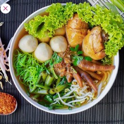 ก๋วยเตี๋ยวไก่ตุ๋นพิเศษ