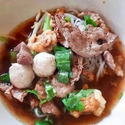 โก๋ตุ๊ก๋วยเตี๋ยวอาร์ทติส สาขาสวนราชา