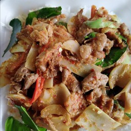 ผัดพริกแกงเนื้อหน่อไม้