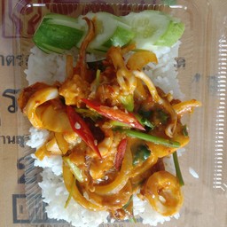 หมึกผัดไข่เค็ม ราดข้าว