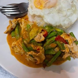 ข้าวราดพริกแกงหมู+ไข่ดาวว