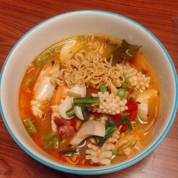 มาม่าต้มยำทะเลหม้อไฟ