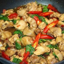 ผัดใบโหระพา เป็น กับข้าว