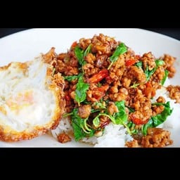 ต้นกระเพราซิ่ง