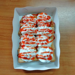 ปังปิ้งวิปครีมราดซอสสตรอเบอรี่