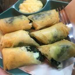 ปอเปี๊ยะผักโขมชีส