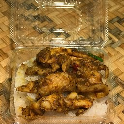 ข้าวเหนียว+ไก่คั่วกลิ้ง