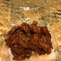 ข้าวเหนียว+หมูผัดพริกแกง