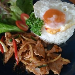 ข้าวราดผัดพริกเผา