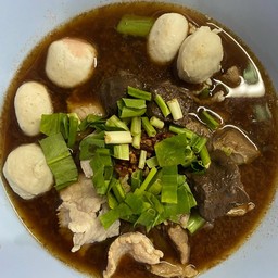 เกาเหลาหมูน้ำตก(ลูกชิ้นเมืองทอง)