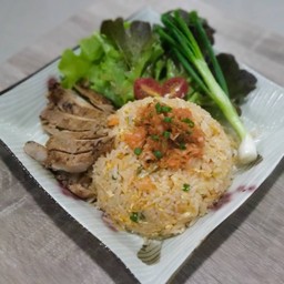 ข้าวผัดกิมจิเสต็กหมูย่าง