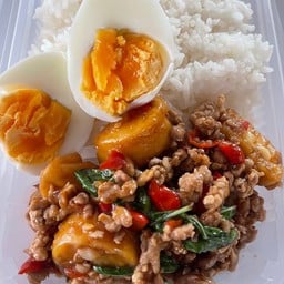 ข้าวราดกระเพราเต้าหู้หมูสับ+ไข่ต้ม