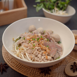 ก๋วยเตี๋ยวน้ำใสหมู