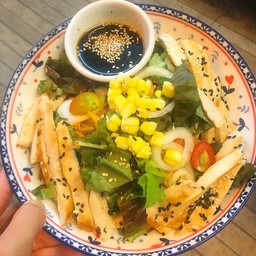 สลัดอกไก่ย่างน้ำสลัดงาน้ำผึ้ง