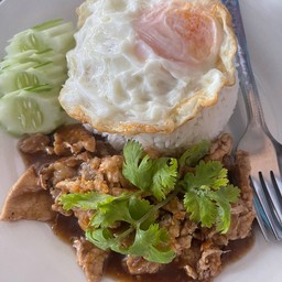 ข้าวราดหมูผัดกระเทียม+ไข่ดาว