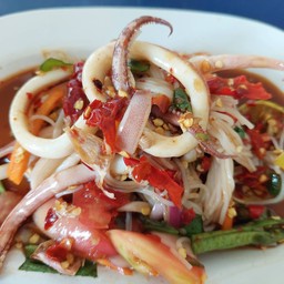 ตำขนมจีนใส่ปลาหมึก