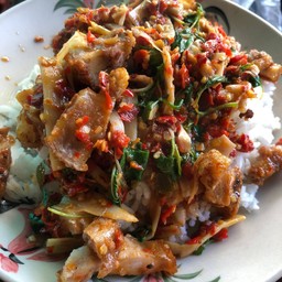 ค่ัวหมูกรอบหน่อไม้