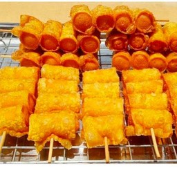 เกี๊ยวใส้กรอกแดงทอด