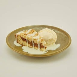 แอปเปิ้ลครัมเบิ้ล พร้อมไอศกรีมวนิลา