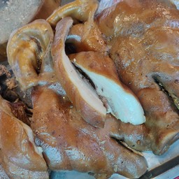 หนึ่งเป็ดพะโล้ ไก่ต้มน้ำปลา(ตลาดนัดบ้านเพ)