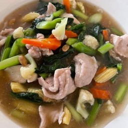ลาดหน้าหมู เส้นใหญ่