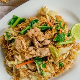 ม่ามาผัดซีอิ๊วไก่